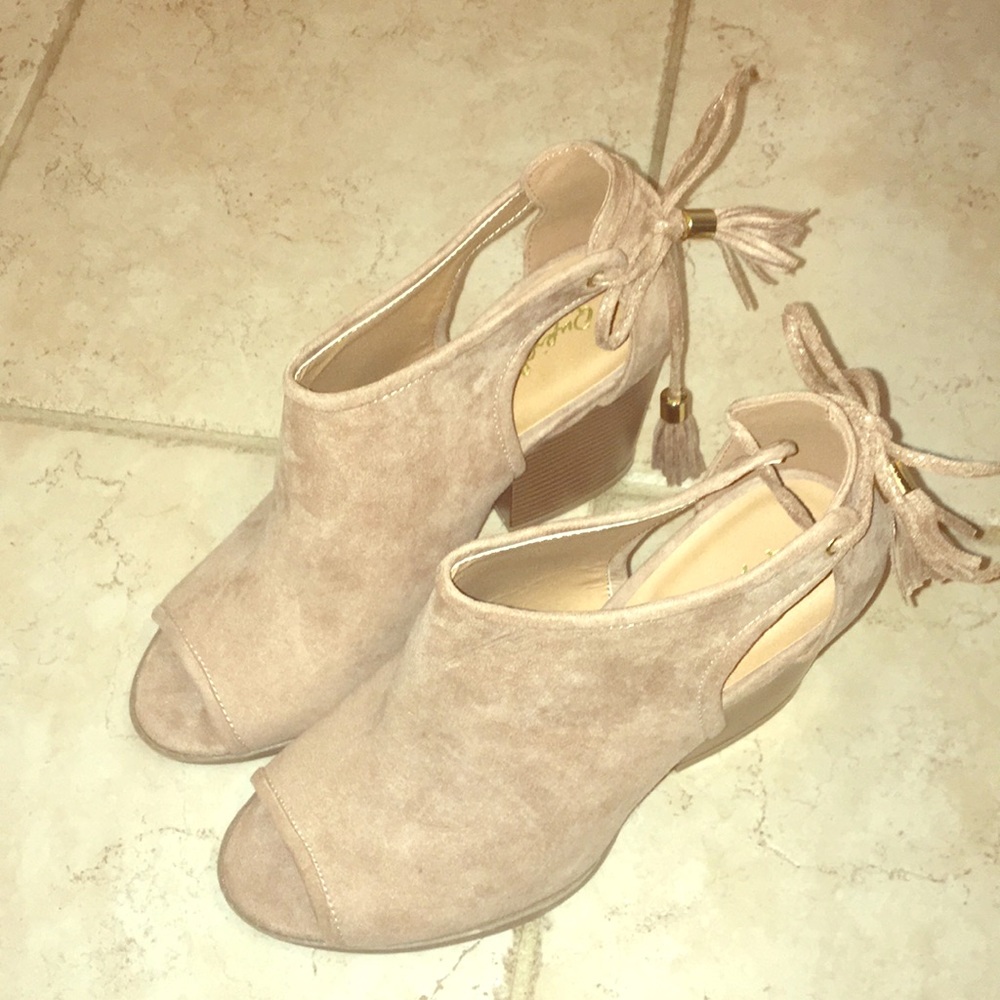 Nude open toe pumps